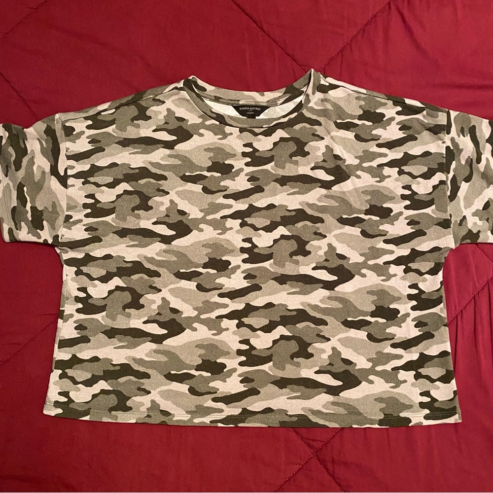 Banana Republic Luxespun Camo Top